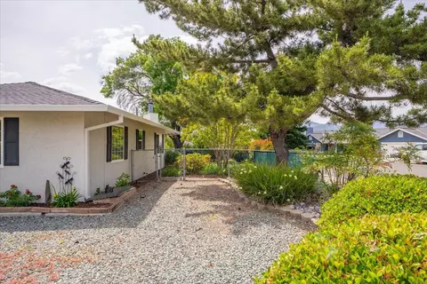 Exterior - 910 Golden Heights Ct, Redding, CA 96003 photo 17 of 29