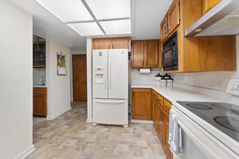 Kitchen - 910 Golden Heights Ct, Redding, CA 96003 photo 4 of 4