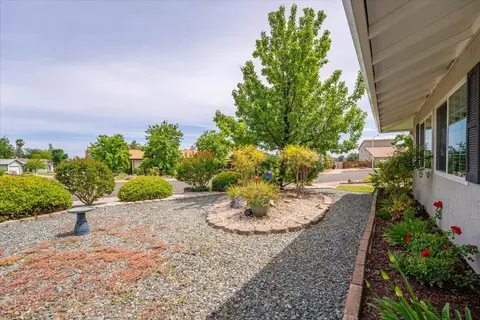 Exterior - 910 Golden Heights Ct, Redding, CA 96003 photo 15 of 29