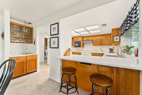 Kitchen - 910 Golden Heights Ct, Redding, CA 96003 photo 2 of 4