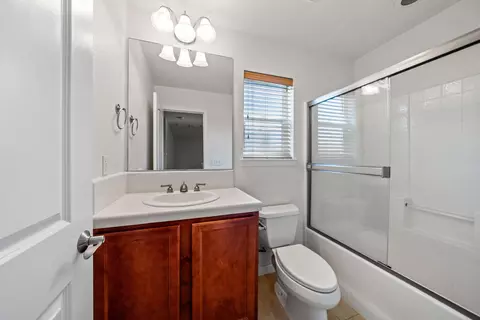 Bath - 3180 Sinaloa Trl, Redding, CA 96002 photo 4 of 4