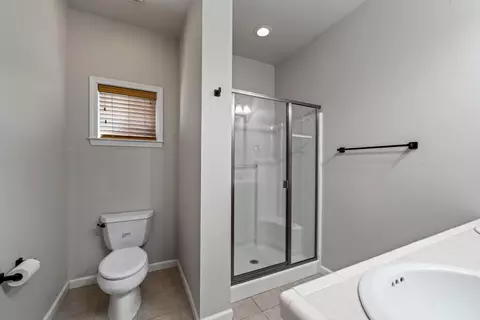 Bath - 3180 Sinaloa Trl, Redding, CA 96002 photo 3 of 4