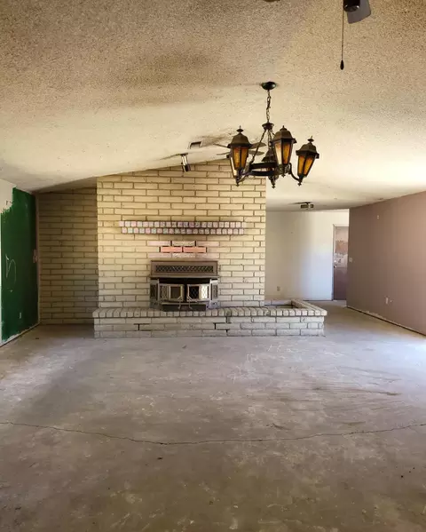 Living - 19989 Sunnyview Dr, Redding, CA 96003 photo 1 of 6