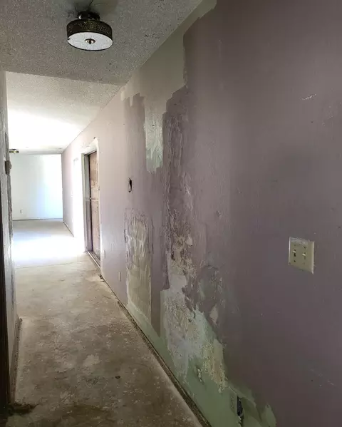 Entry Way - 19989 Sunnyview Dr, Redding, CA 96003 photo 2 of 2