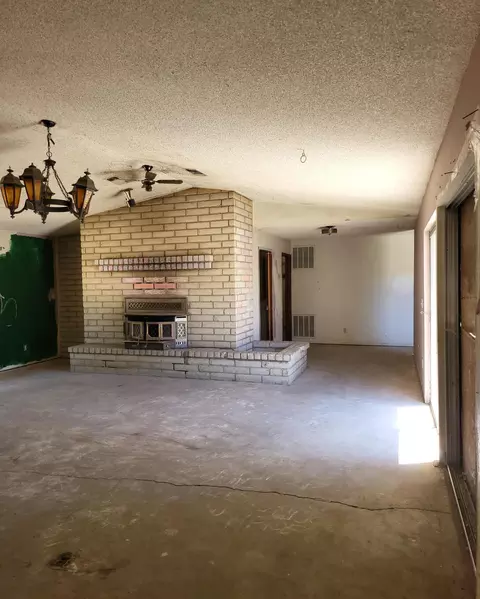 Living - 19989 Sunnyview Dr, Redding, CA 96003 photo 5 of 6