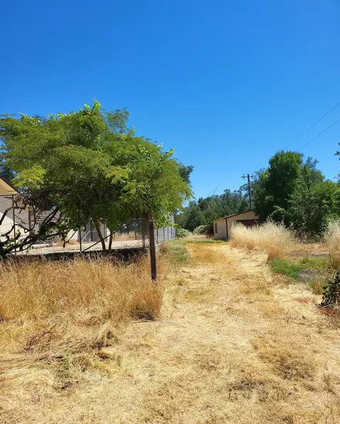 Exterior - 19989 Sunnyview Dr, Redding, CA 96003 photo 2 of 7