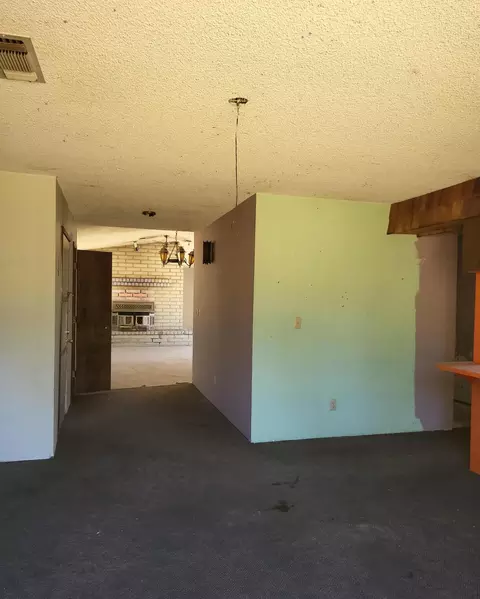 Entry Way - 19989 Sunnyview Dr, Redding, CA 96003 photo 1 of 2