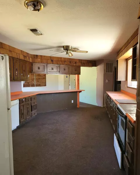 Kitchen - 19989 Sunnyview Dr, Redding, CA 96003 photo 4 of 4