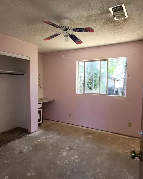 Bedroom - 19989 Sunnyview Dr, Redding, CA 96003 photo 2 of 4