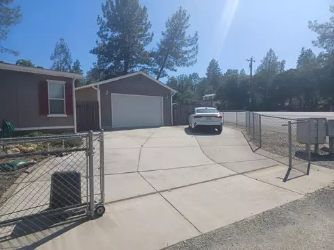 17877 Paradise Ln, Redding, CA 96003 photo 2