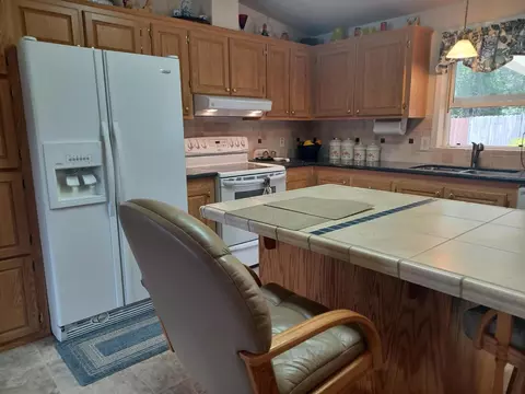 17877 Paradise Ln, Redding, CA 96003 photo 4