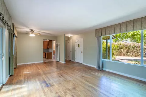 3620 Sacramento Dr, Redding, CA 96001 photo 5