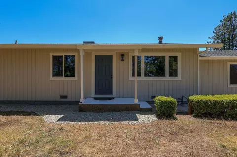 17807 Strawberry Ln, Anderson, CA 96007