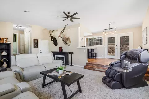 6295 Betty Ann Ct, Redding, CA 96003 photo 4
