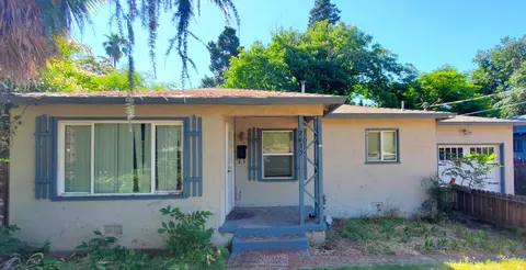 2635 Russell St, Redding, CA 96001