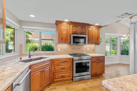 2425 Candlewood Dr, Redding, CA 96003 photo 10