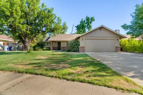 2425 Candlewood Dr, Redding, CA 96003