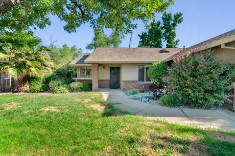 2425 Candlewood Dr, Redding, CA 96003 photo 3