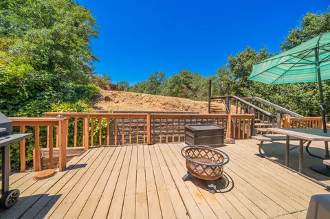 Exterior - 3490 Summit Dr, Redding, CA 96001 photo 5 of 14