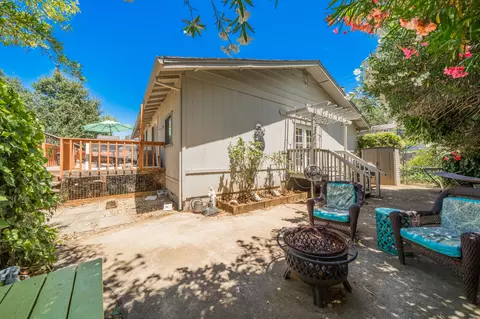 Exterior - 3490 Summit Dr, Redding, CA 96001 photo 4 of 14