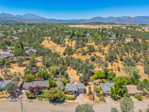 View/Area - 3490 Summit Dr, Redding, CA 96001 photo 6 of 7