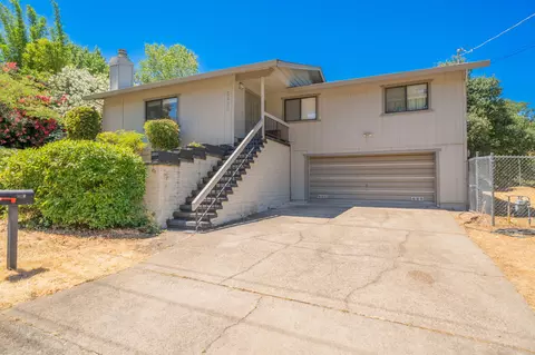 Exterior - 3490 Summit Dr, Redding, CA 96001 photo 13 of 14