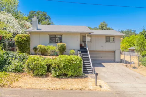 3490 Summit Dr, Redding, CA 96001