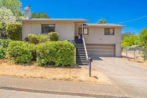 Exterior - 3490 Summit Dr, Redding, CA 96001 photo 11 of 14