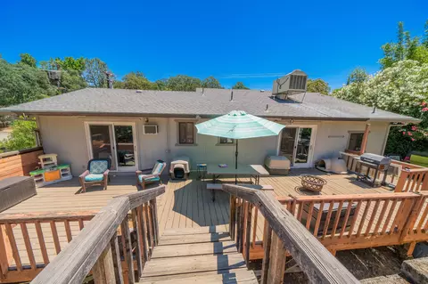 Exterior - 3490 Summit Dr, Redding, CA 96001 photo 7 of 14