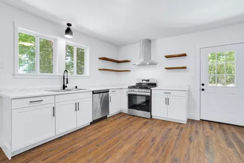 Kitchen - 4082 Fig Tree Ln, Redding, CA 96002 photo 1 of 2