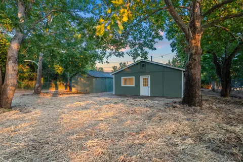 Exterior - 4082 Fig Tree Ln, Redding, CA 96002 photo 7 of 16