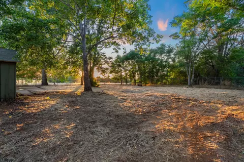 Exterior - 4082 Fig Tree Ln, Redding, CA 96002 photo 9 of 16