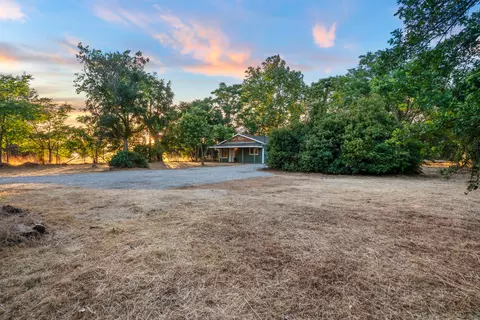 Exterior - 4082 Fig Tree Ln, Redding, CA 96002 photo 13 of 16