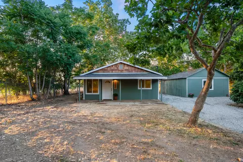 Exterior - 4082 Fig Tree Ln, Redding, CA 96002 photo 4 of 16