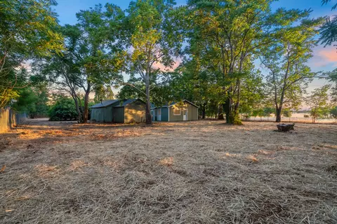 Exterior - 4082 Fig Tree Ln, Redding, CA 96002 photo 10 of 16