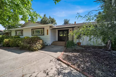 945 Hallmark Dr, Redding, CA 96001