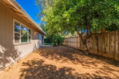 1134 Belcrest Dr, Redding, CA 96003 photo 26