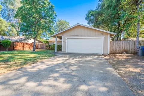 1134 Belcrest Dr, Redding, CA 96003 photo 2