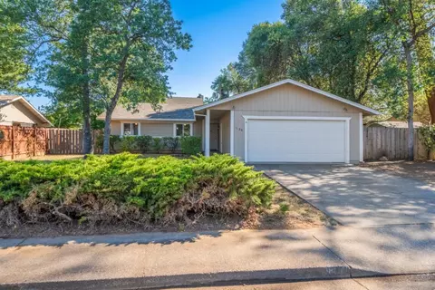 1134 Belcrest Dr, Redding, CA 96003
