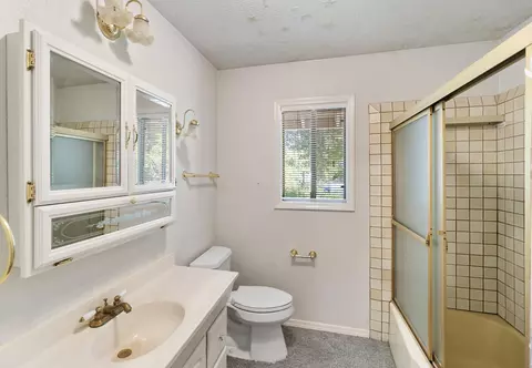 Bath - 2955 Quartz Hill Rd, Redding, CA 96003 photo 1 of 2