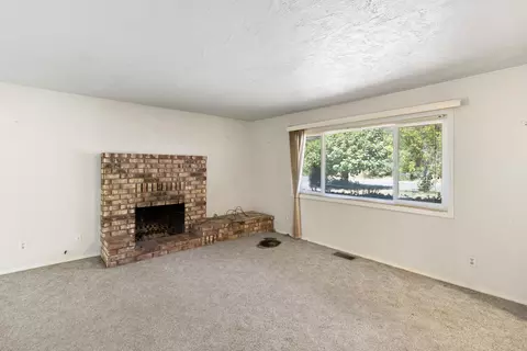 Living - 2955 Quartz Hill Rd, Redding, CA 96003 photo 1 of 3