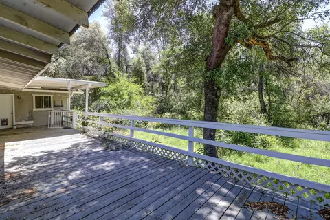 Exterior - 2955 Quartz Hill Rd, Redding, CA 96003 photo 5 of 10