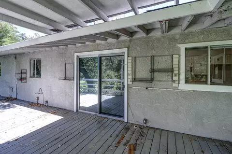 Exterior - 2955 Quartz Hill Rd, Redding, CA 96003 photo 6 of 10