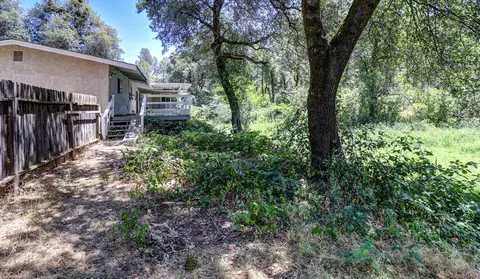 Exterior - 2955 Quartz Hill Rd, Redding, CA 96003 photo 4 of 10