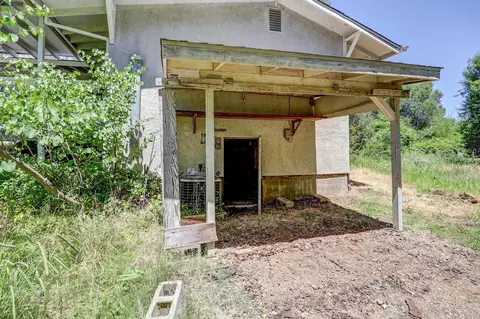 Exterior - 2955 Quartz Hill Rd, Redding, CA 96003 photo 3 of 10