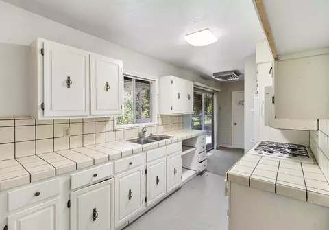 Kitchen - 2955 Quartz Hill Rd, Redding, CA 96003 photo 1 of 3