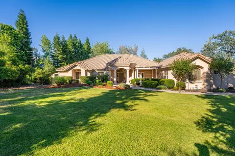 Exterior - 19674 San Vincente Dr, Redding, CA 96003 photo 8 of 25