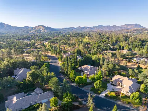 View/Area - 19674 San Vincente Dr, Redding, CA 96003 photo 6 of 9