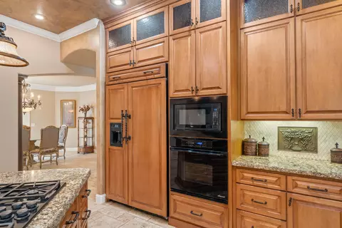 Kitchen - 19674 San Vincente Dr, Redding, CA 96003 photo 5 of 7