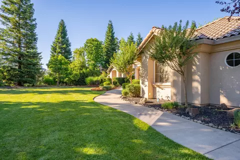 Exterior - 19674 San Vincente Dr, Redding, CA 96003 photo 6 of 25